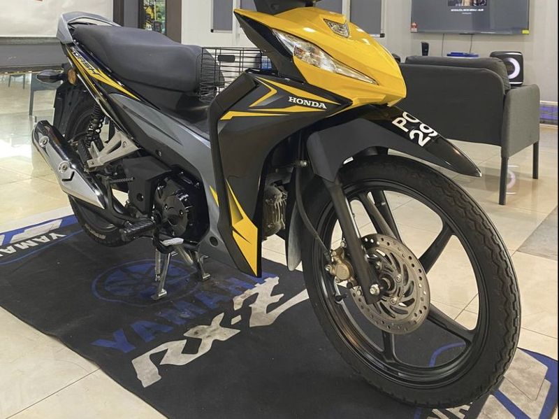 Loan Honda Dash 125 2022 terpakai · Simpang Ampat, Pulau Pinang — Kuning, no plate PQH2961